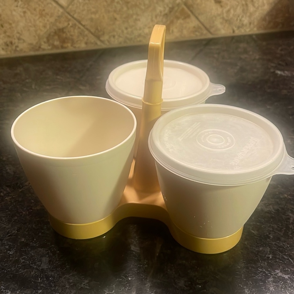 Vintage Tupperware Condiment Caddy 3 Container Serving Set. Missing 1 lid